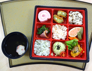 （↑）行楽弁当