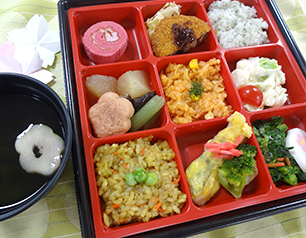 （↑）春の行楽弁当